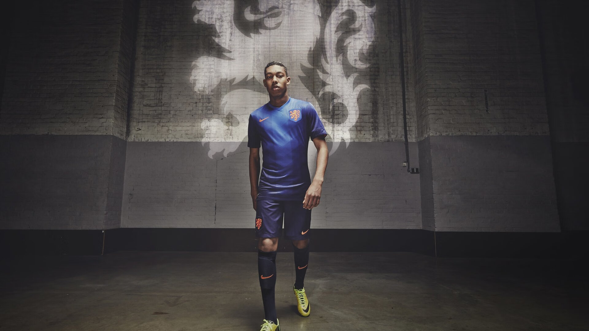 球迷公投选出最受欢迎球星，榜单引发争议与讨论，球员投资