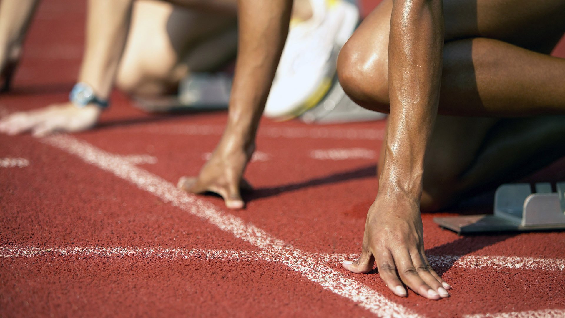 萨默·麦金托什蝶泳实力引领赛场,麦金托什游泳